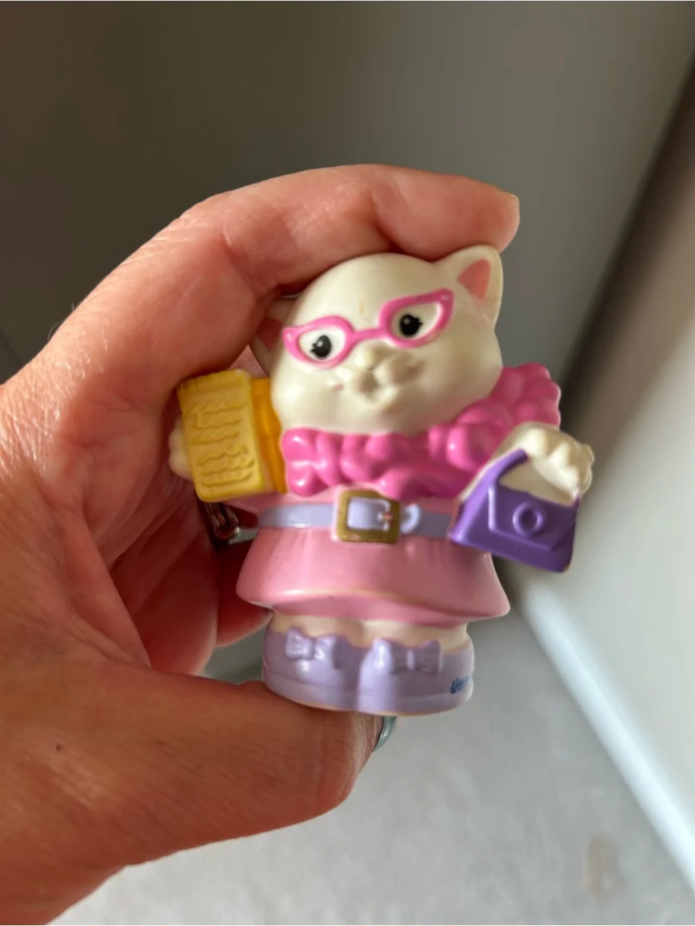Fisher Price Little People Animalville Kitty Newzhour Pink Cat with Glasses